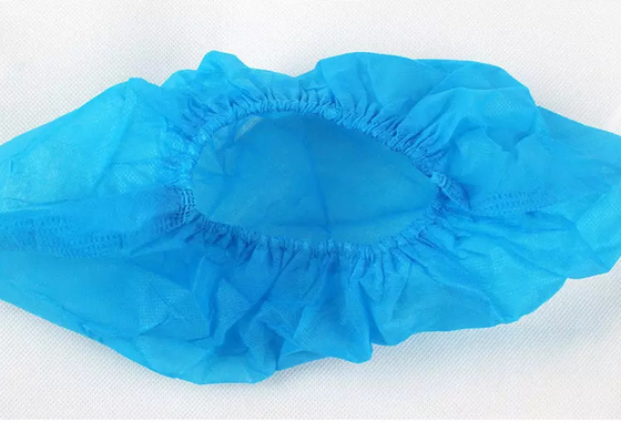 La chaussure bleue non tissée couvre l'anti dérapage jetable doucement écologique