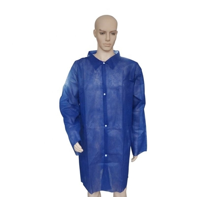 Les vestes jetables molles médicales de laboratoire imperméabilisent avec de longues douilles